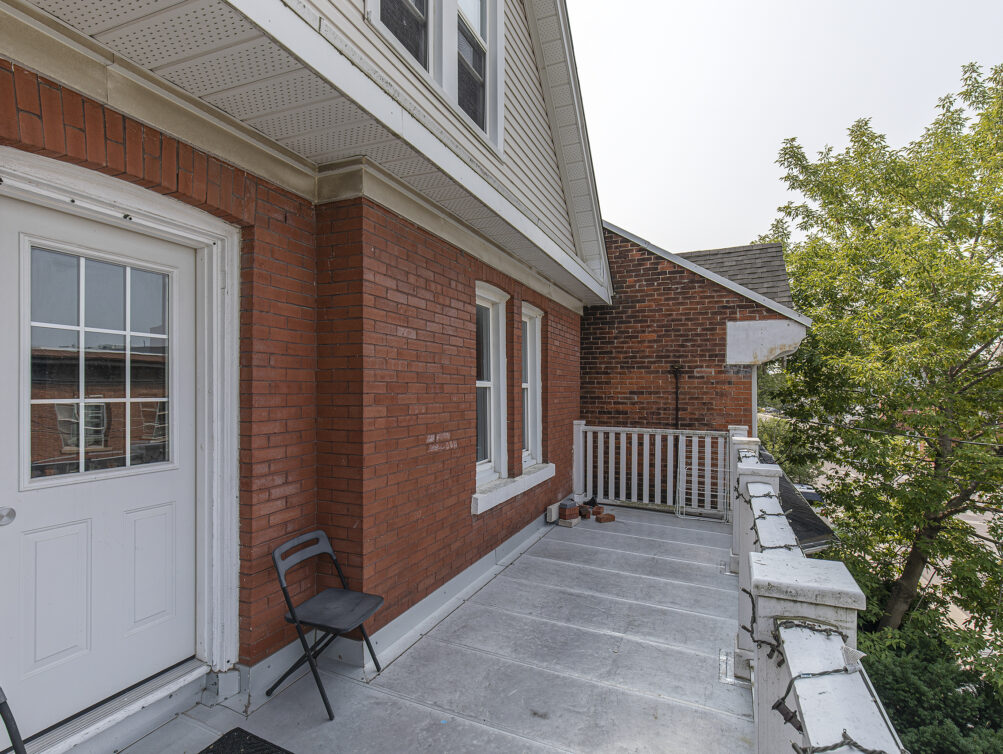 2-77 D Balcony