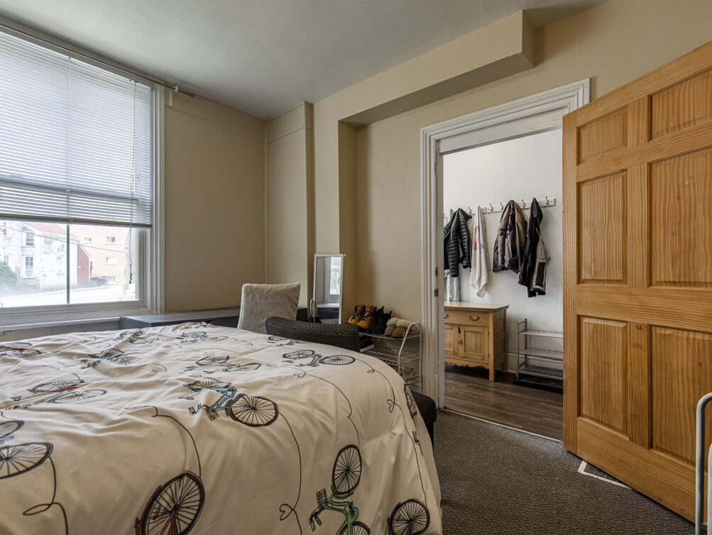 249 D Mainfloor Bedroom 1b