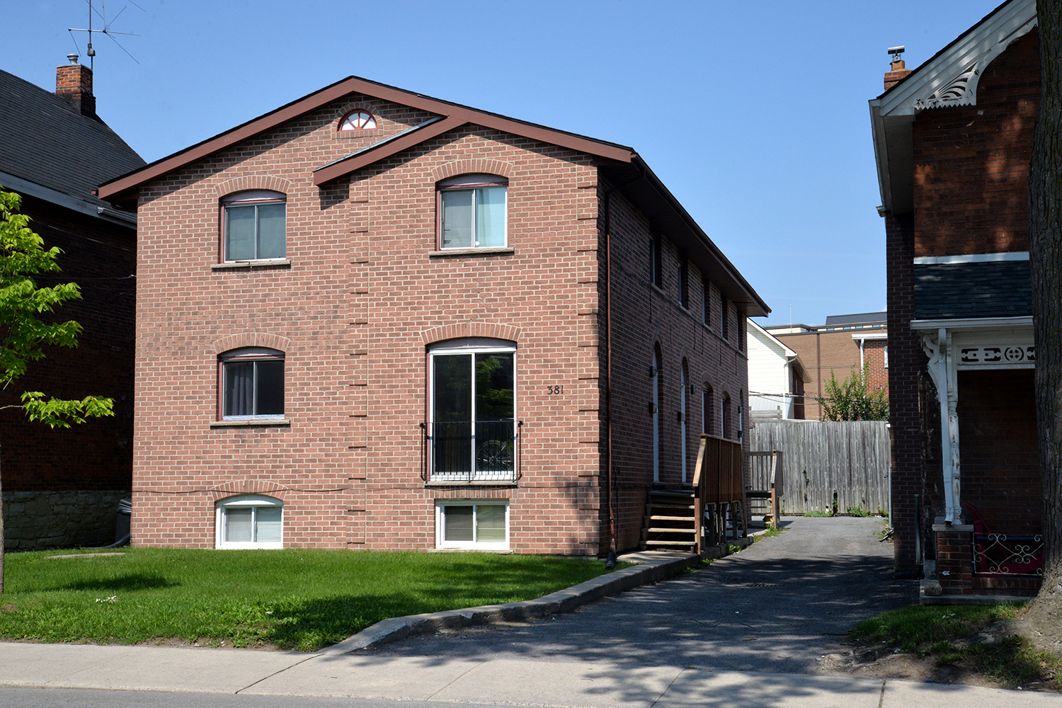 381 Brock Street Unit 1 Student Village Housing