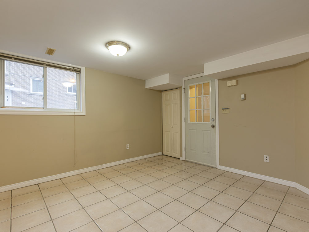 465 J 2 Back Inside Ent