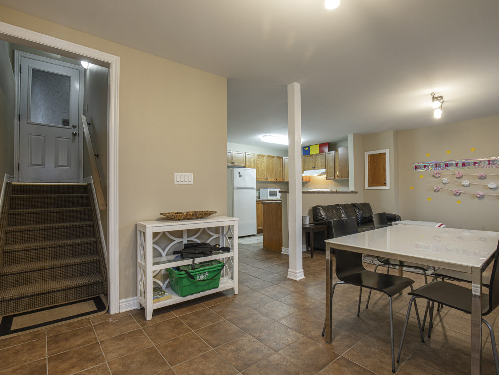 471 J 2 view of entrance and common rooms