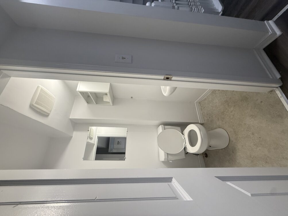 333 Brock 2 pc bathroom