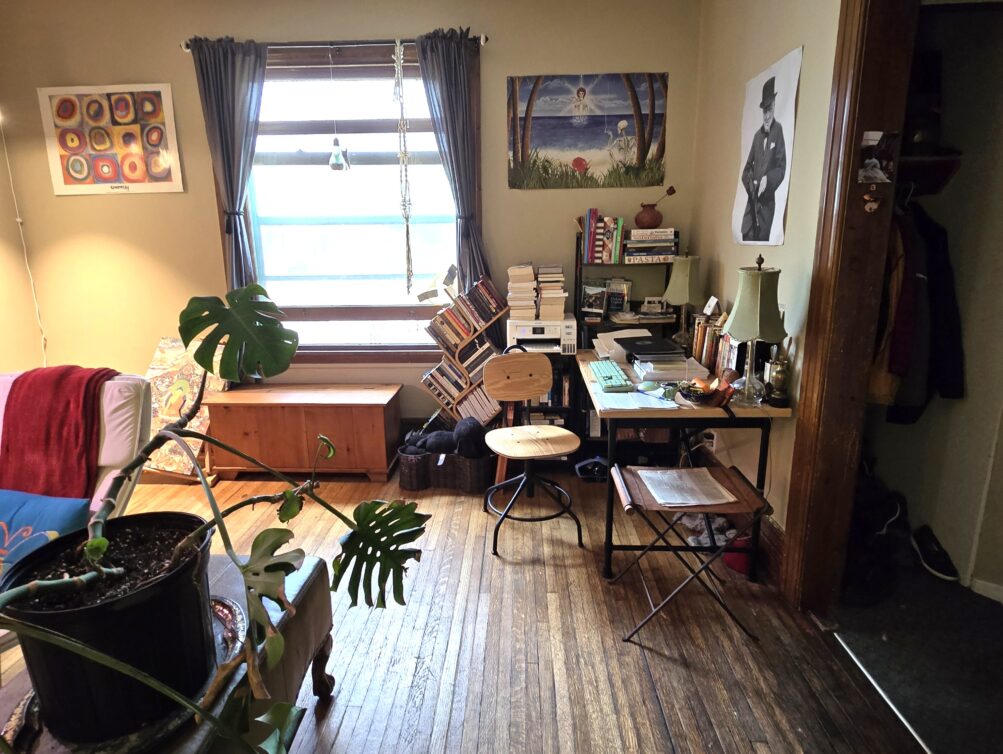Living room from back hallway 1-488 J