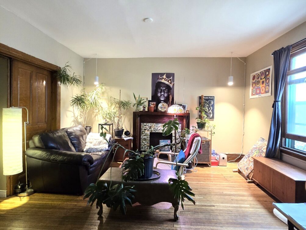 Living room from entrance 1-488 J